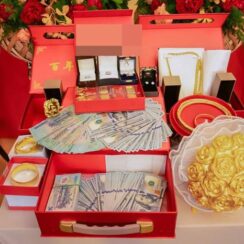 Cô dâu Bình Dương lấy chồng hơn 21 tuổi, hoa cưới được đúc từ 11 cây vàng