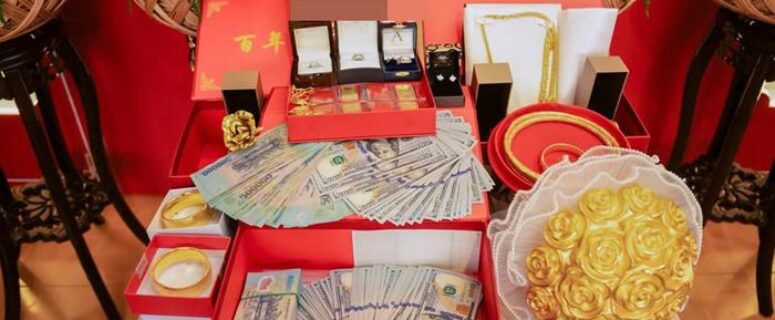 Cô dâu Bình Dương lấy chồng hơn 21 tuổi, hoa cưới được đúc từ 11 cây vàng